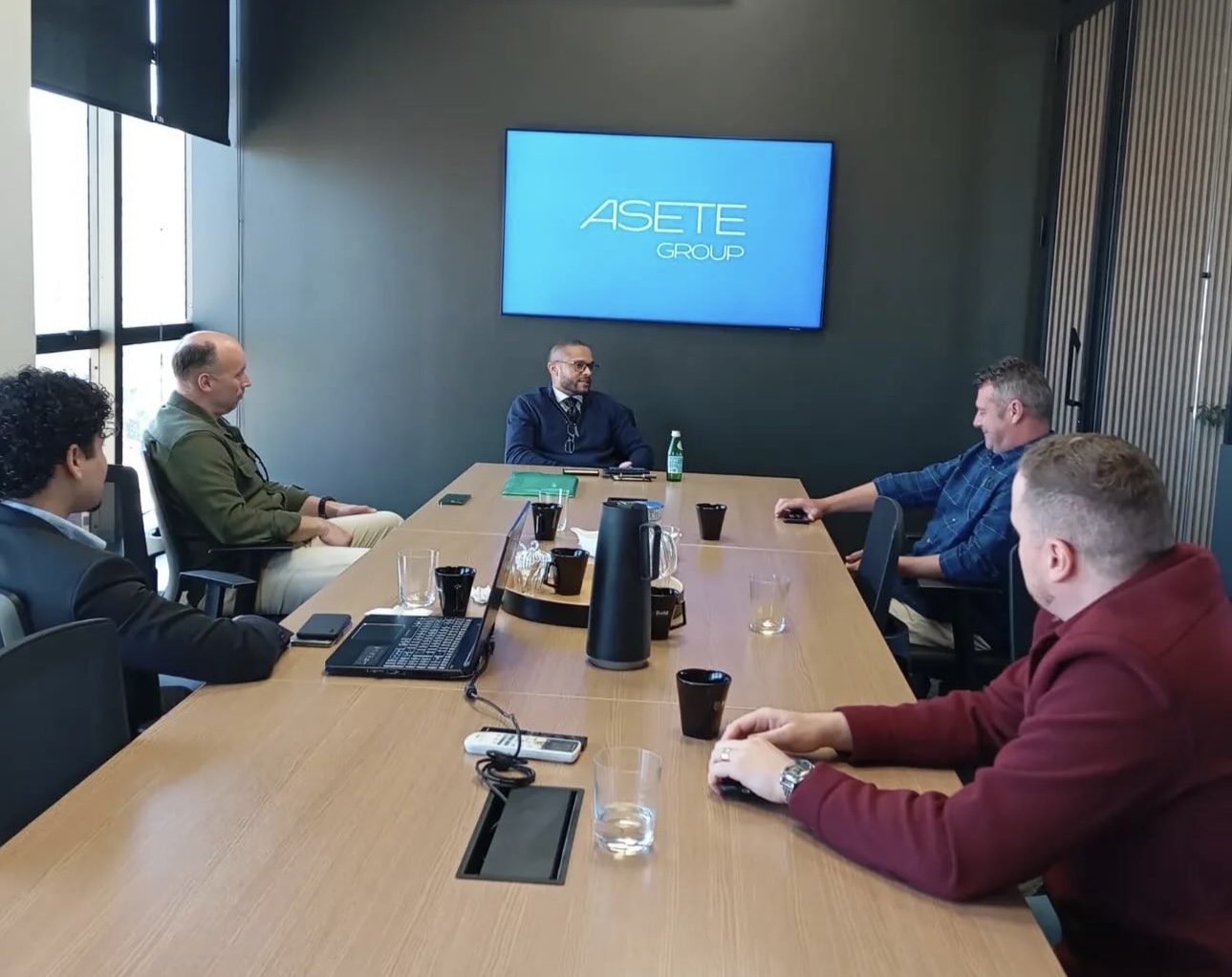 Reunião consultiva com equipe ASETE